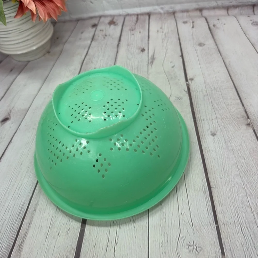 vintage tupperware colander strainer Mint Green made in USA mold # 339